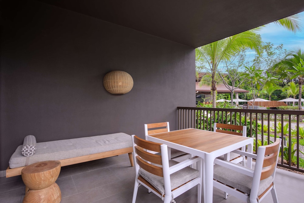 Botanika Osa Peninsula, Curio Collection by Hilton 57/73