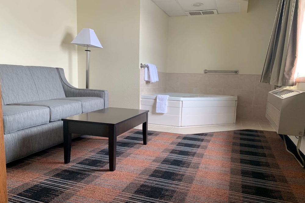 Baymont by Wyndham Waupun 17/31