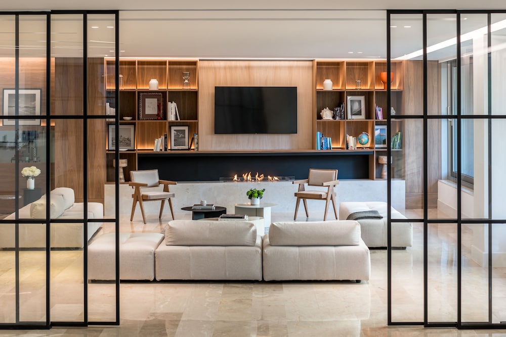 Amarilia Hotel 6/54