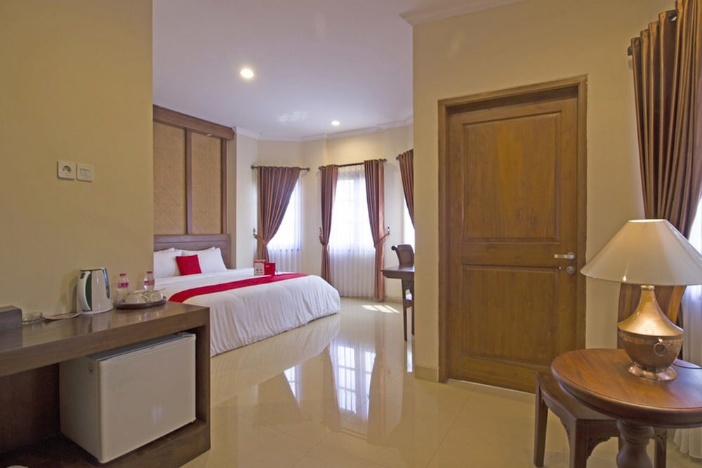 RedDoorz Premium At The Garden Suites Solo 17/23