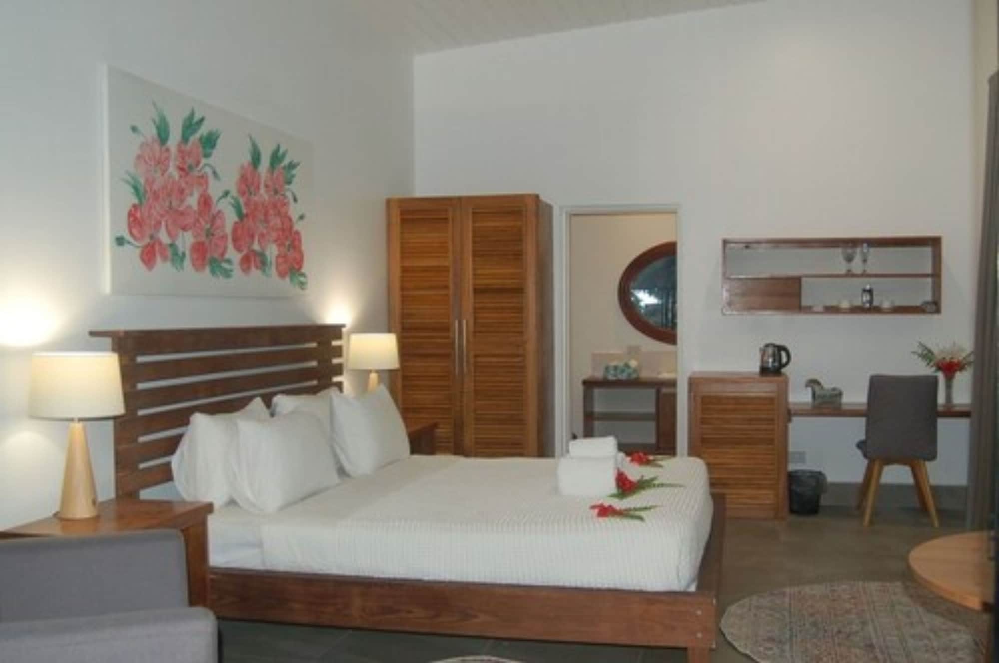 Garden, Suite, King Bed, Sea View