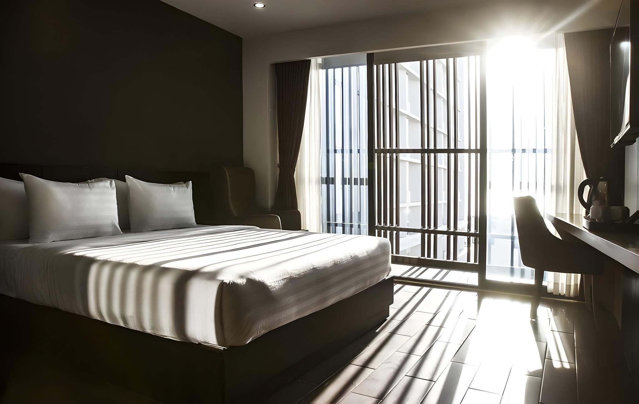 Senior, Double Bed, City View