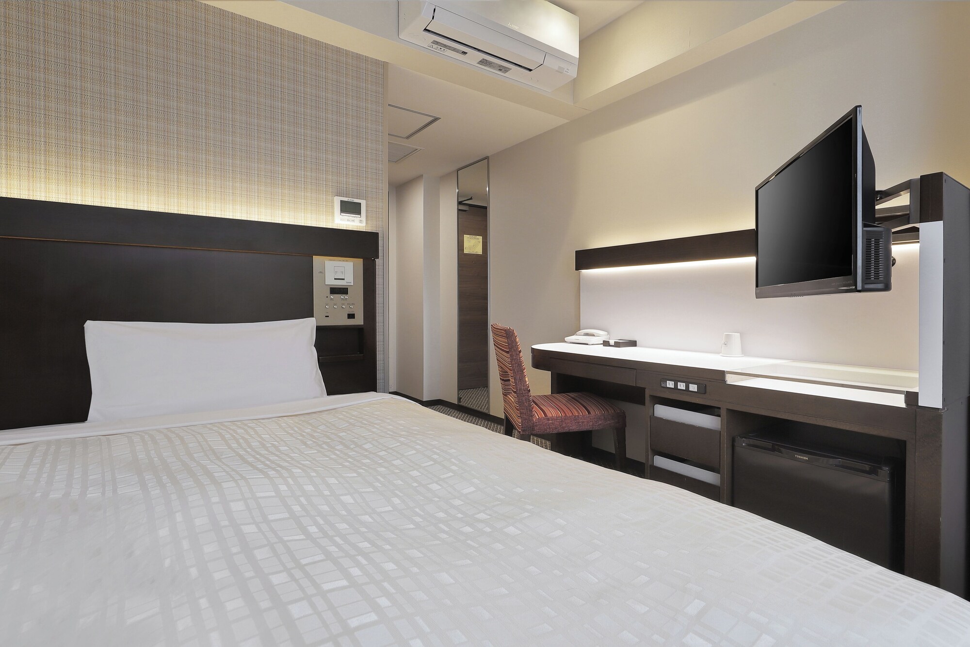 ROOM, SINGLE, SMOKING