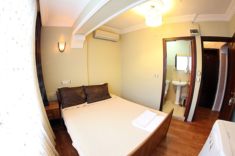 PARADISE HOTEL 14/36