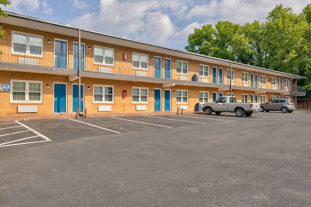 Motel6 Falls Church, VA - Arlington Boulevard thumb 3