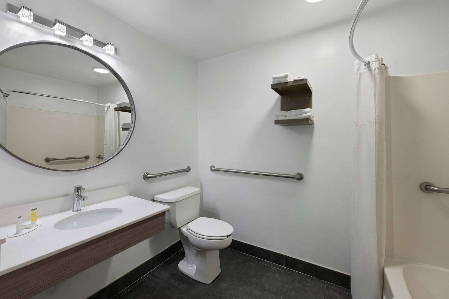 Super 8 By Wyndham Harbison Parkridge Hospital 27/30