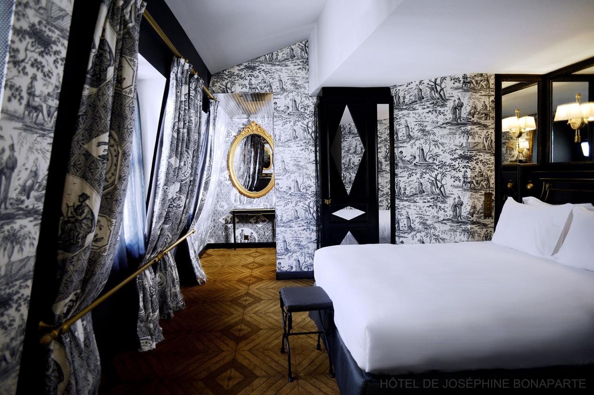 جناح جونيور، Hotel De Jobo 4/4