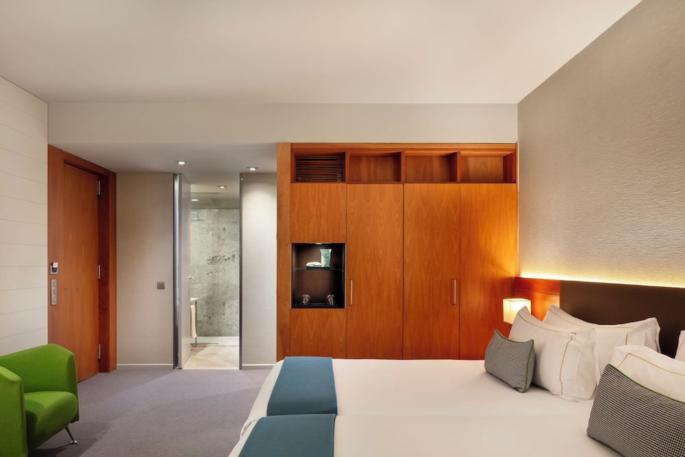 Inner, Smart, Twin Beds, with View, The Artist Grand Hotel of Art 4/7
