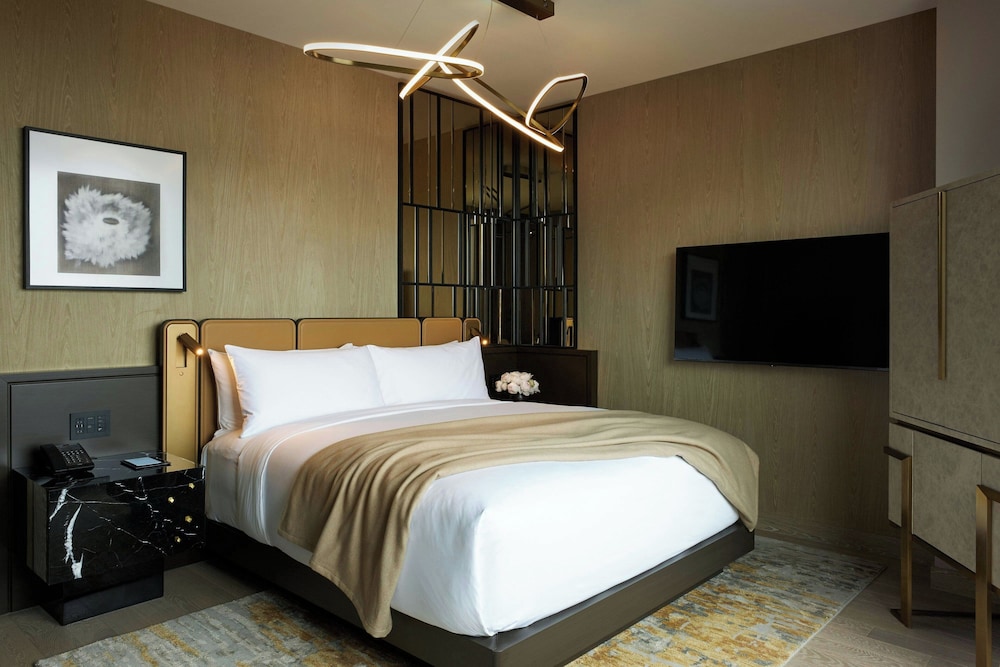 Room, King Bed, Accessible, The Ritz-Carlton New York, NoMad 2/2