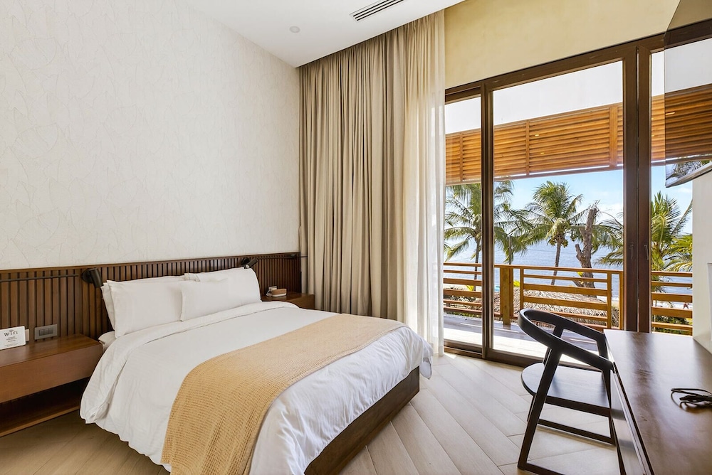 Paraiso Rainforest and Beach Hotel 16/48