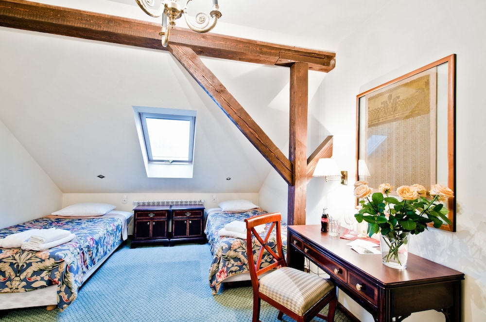 Aparthotel Miodosytnia 48/54