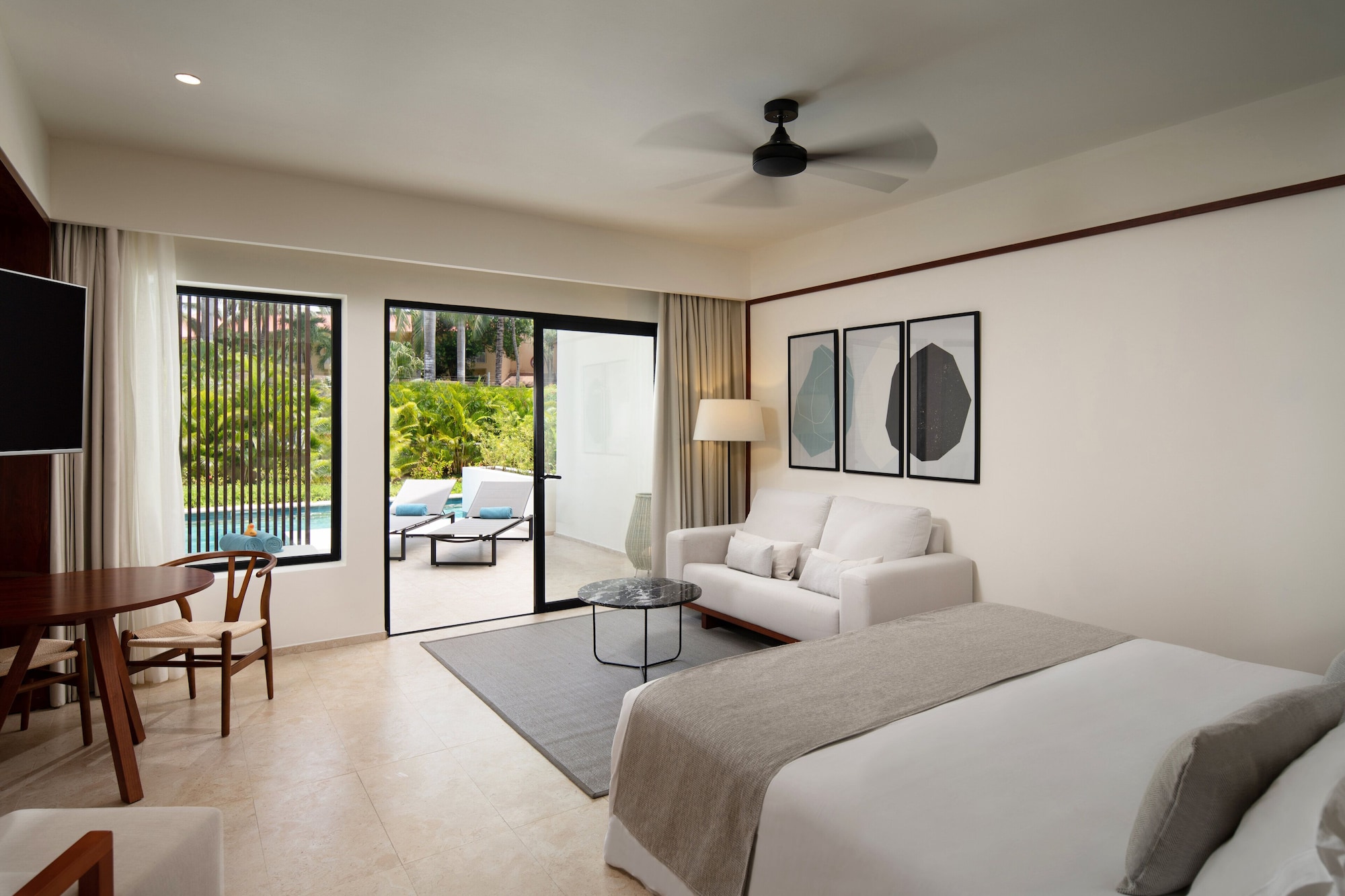 Aqua, Swim Up, Junior Suite, King Bed, Garden View