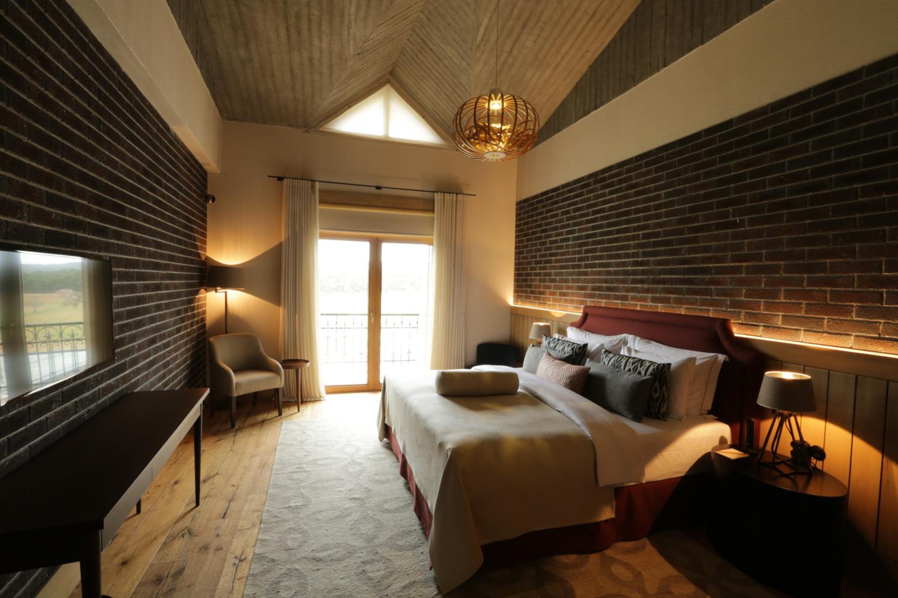 Deluxe, Double Bed
