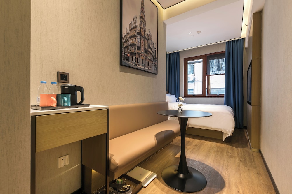 Jinglai Hotel (Shanghai Bund East Nanjing Road Pedestrian Street) 33/50