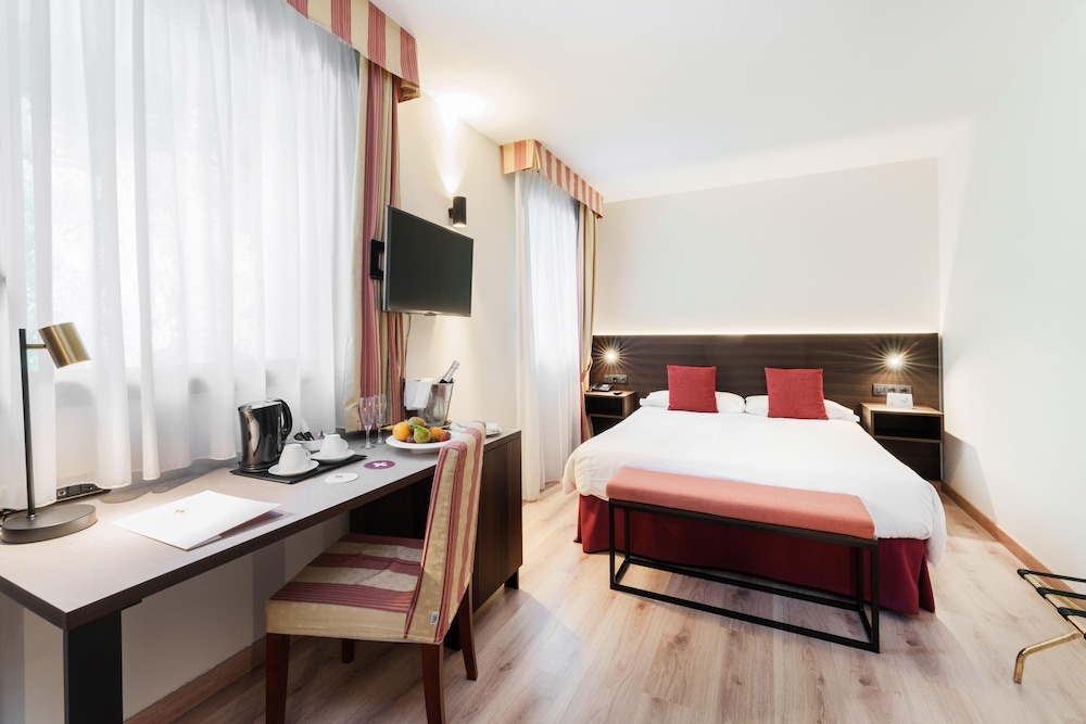 Deluxe, Double Bed