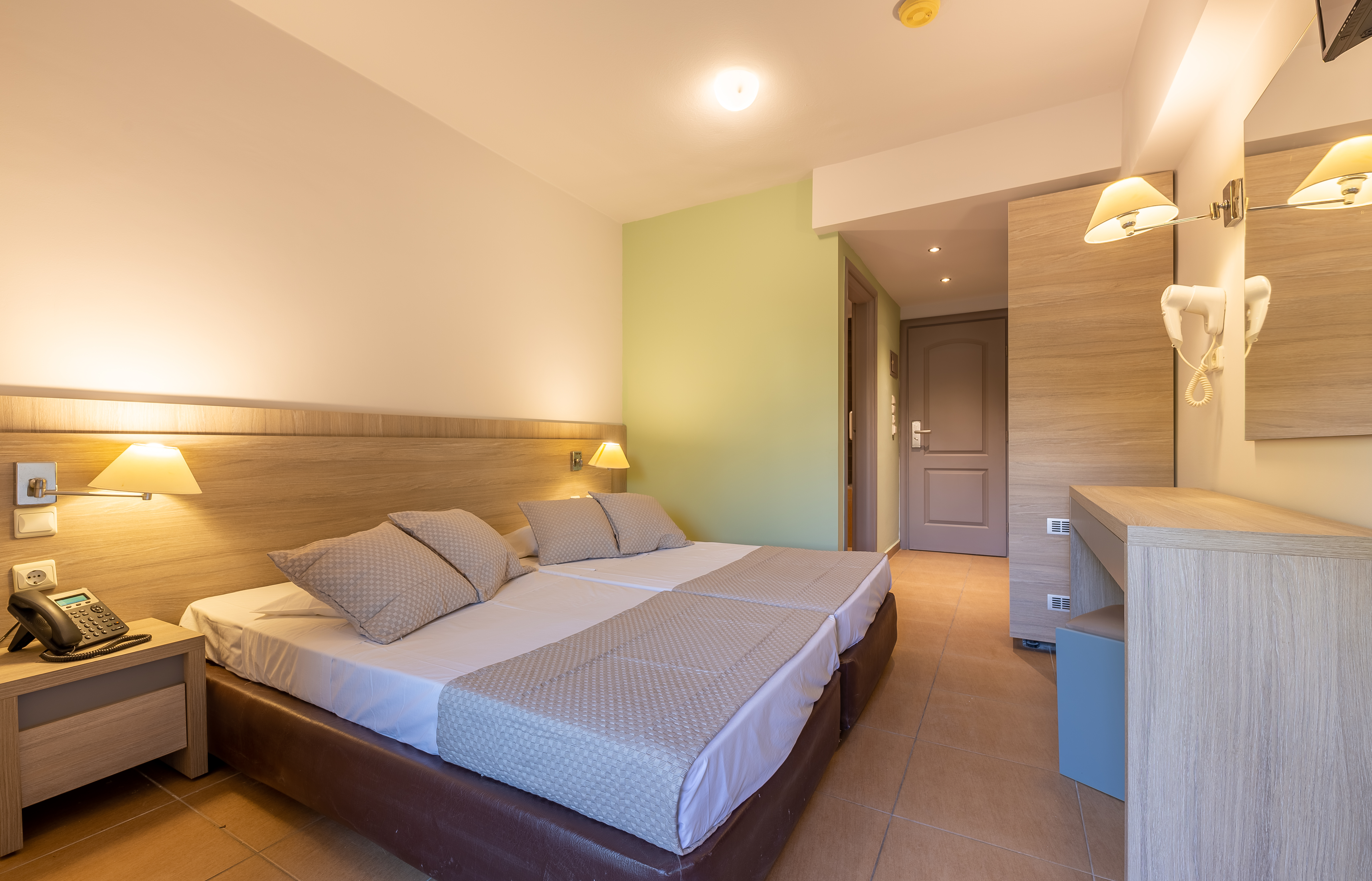 ROOM, SINGLE, ADULT ONLY