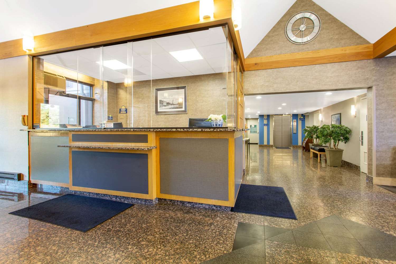 Days Inn by Wyndham Lanham Washington DC 2/40