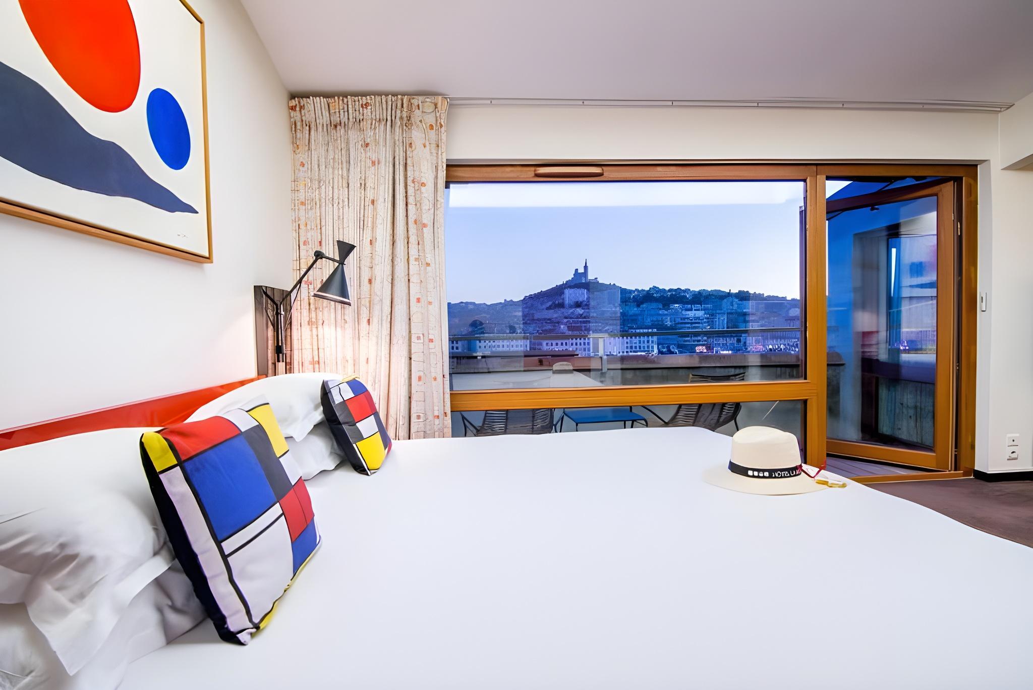 Sky, Prestige, Suite, Queen Bed