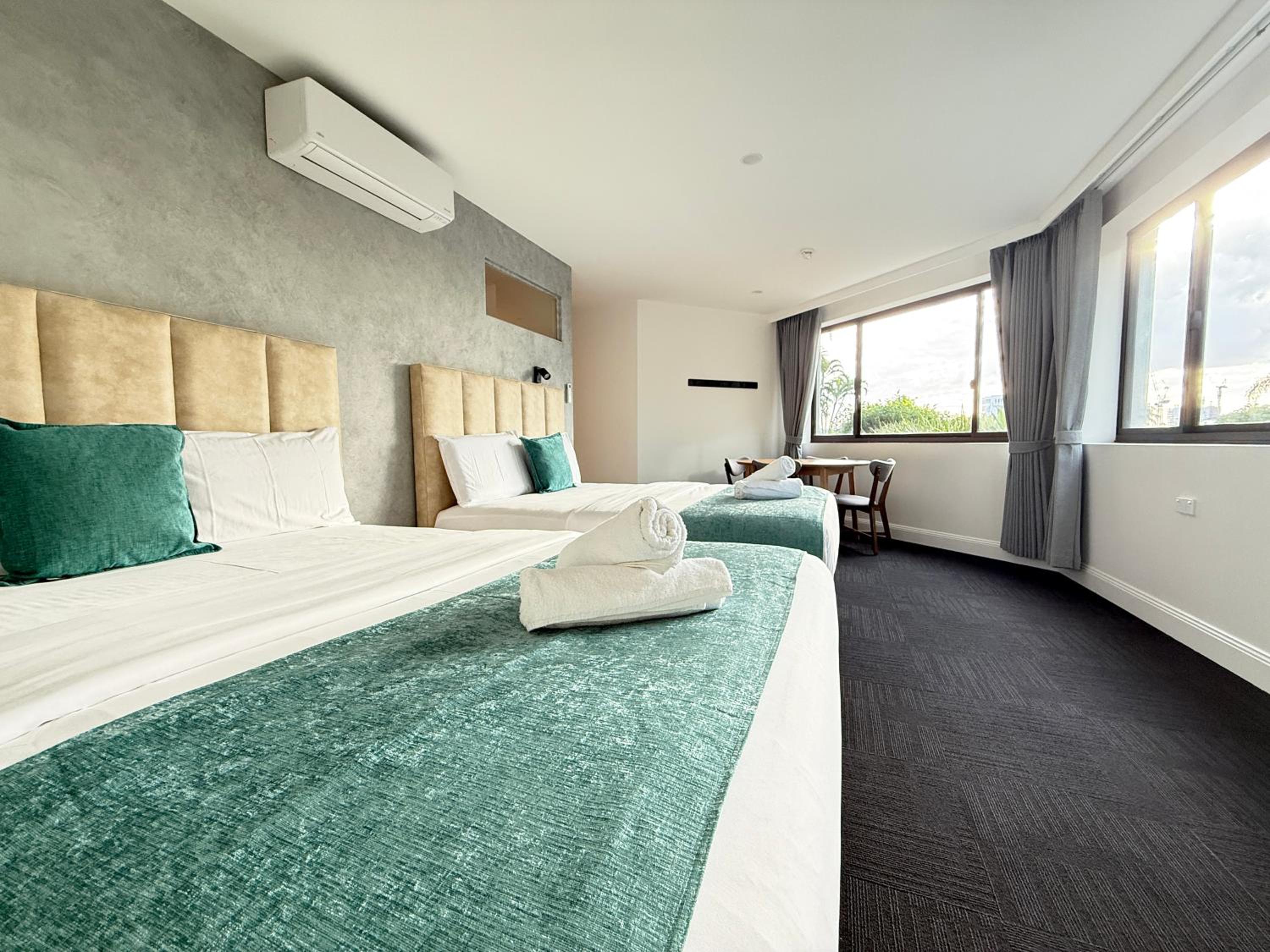 DELUXE, 2 QUEEN BEDS
