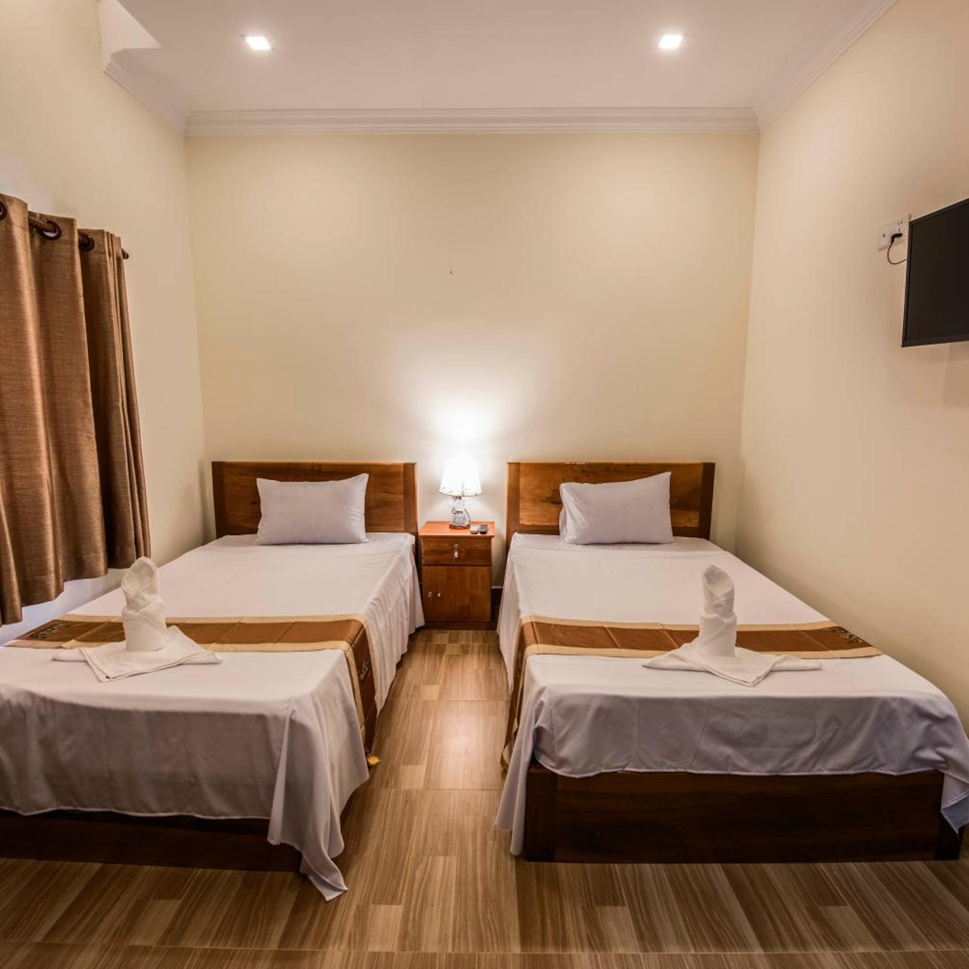 Standard, Twin Beds, No Window