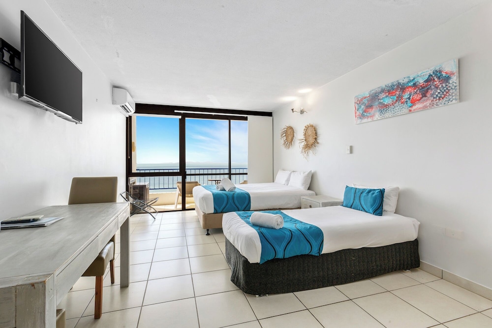 غرفة بريميوم بسرير مزدوج وسرير فردي، BAYVIEW TOWER 3/4