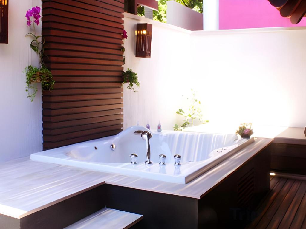Bhundhari Resort & Villas Samui 50/50