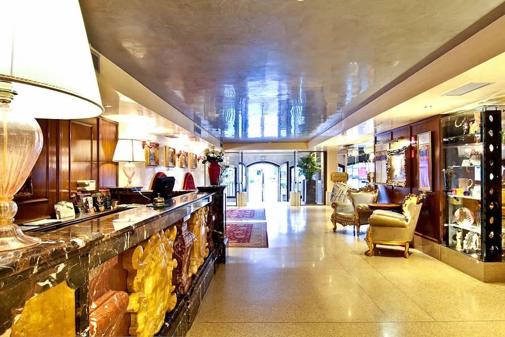 Pesaro Palace 52/60