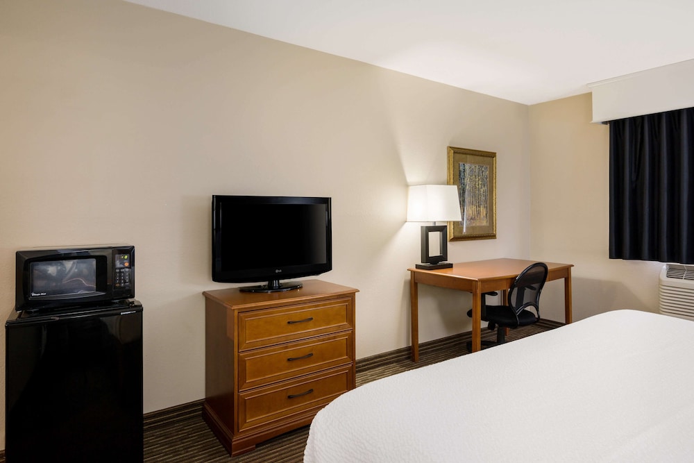 Revel Hotel Minot, SureStay Collection by Best Western 58/66