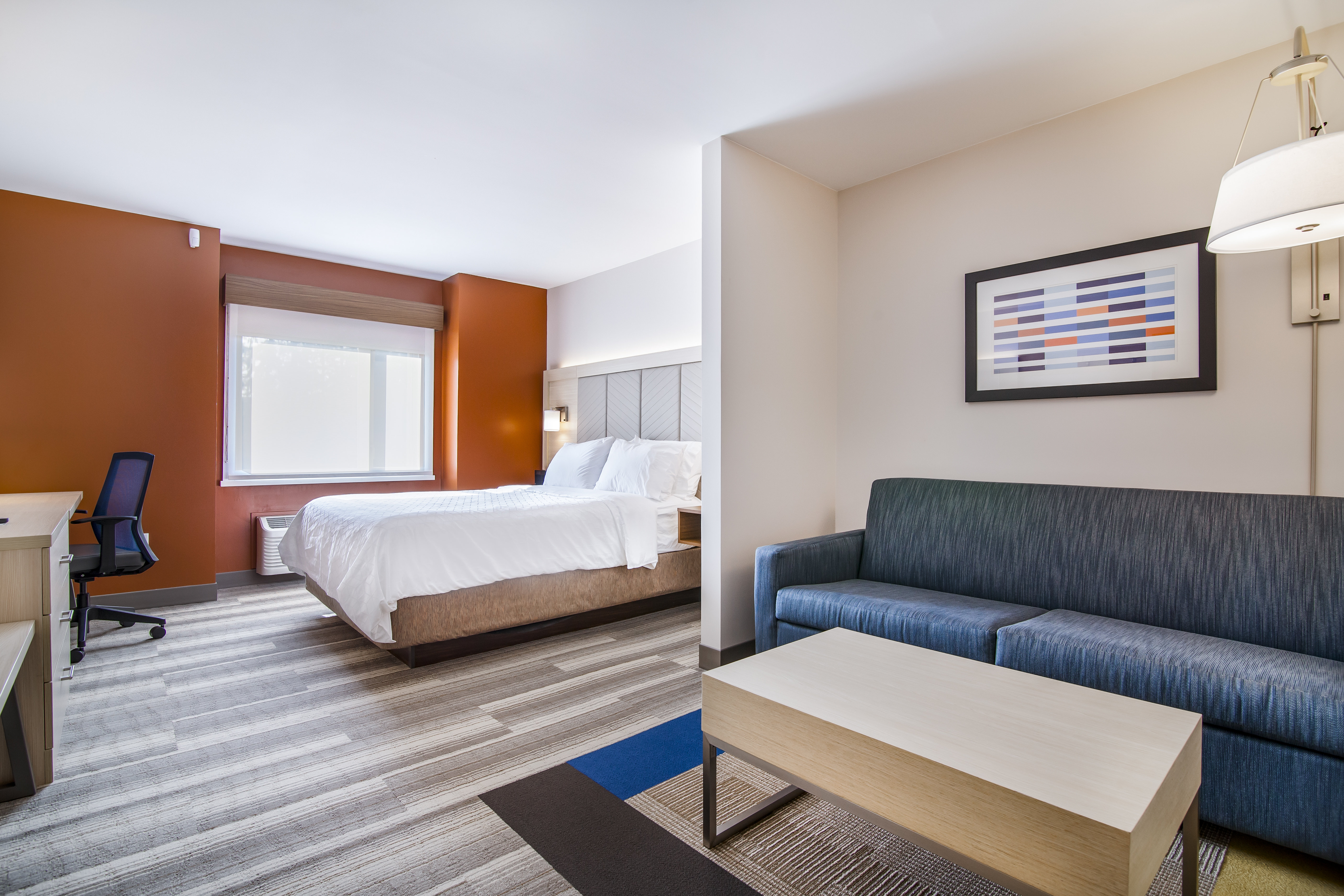 Holiday Inn Express Suites Langley 30/73