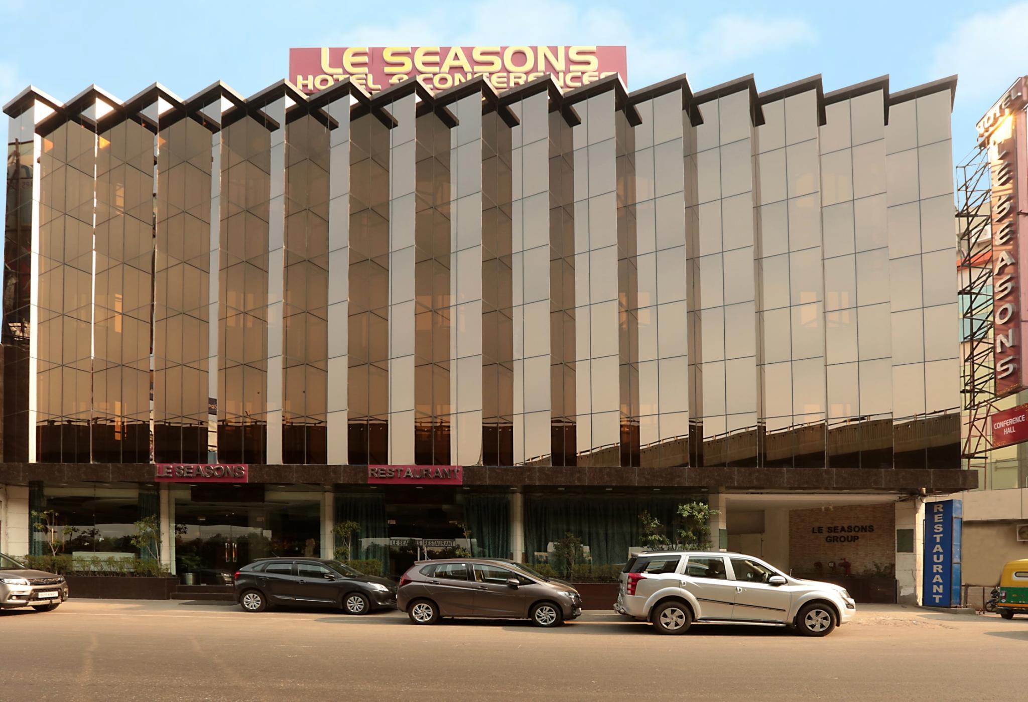 Hotel Le Seasons 3/19