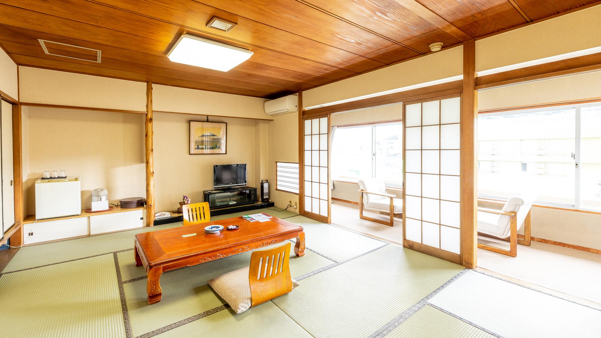Japanese, Tatami, Smoking