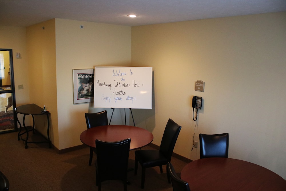Edgewood Hotel and Suites 18/27