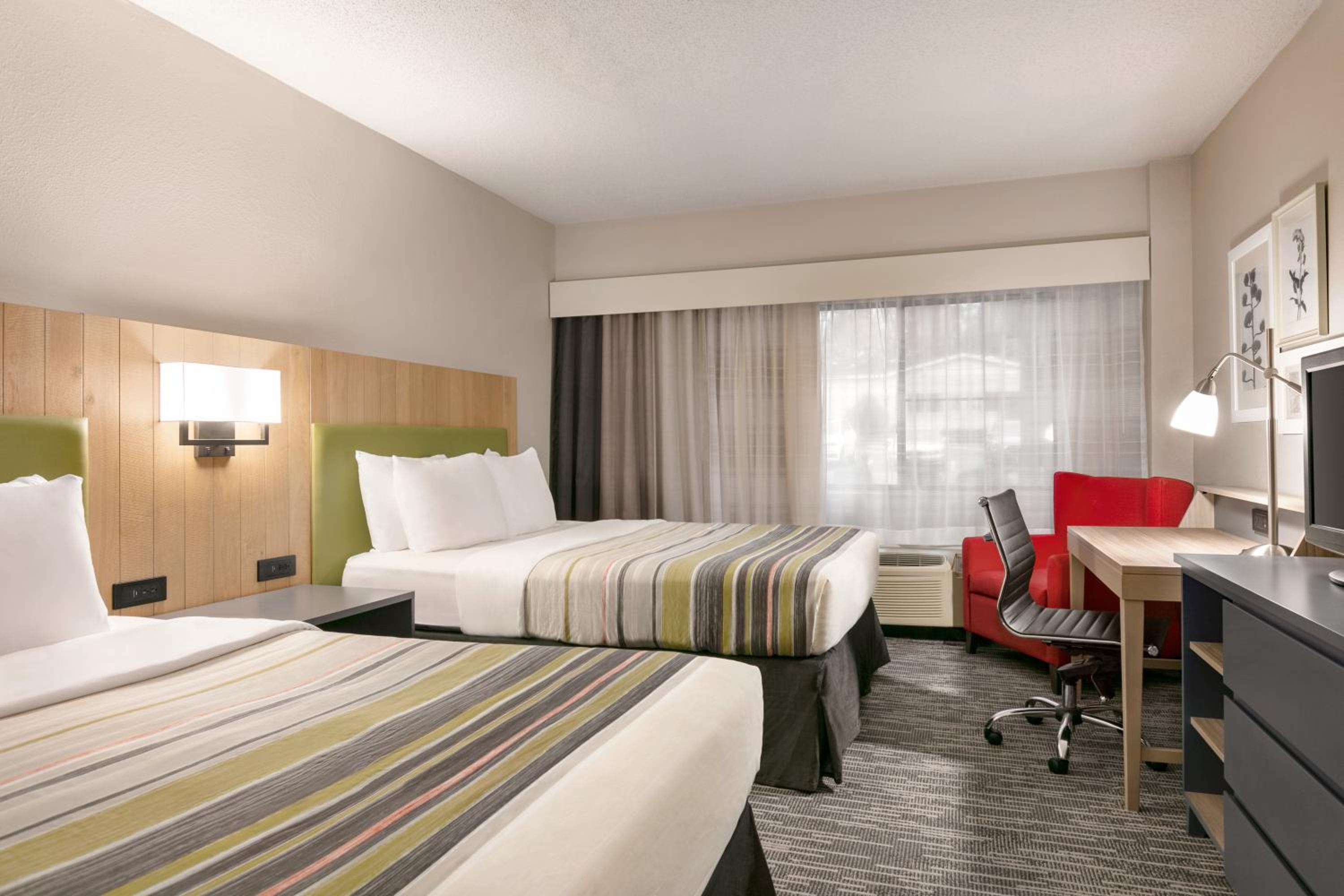 Deluxe, 2 Queen Beds, Accessible