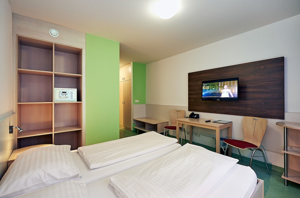 STANDARD, DOUBLE BED, CITY VIEW