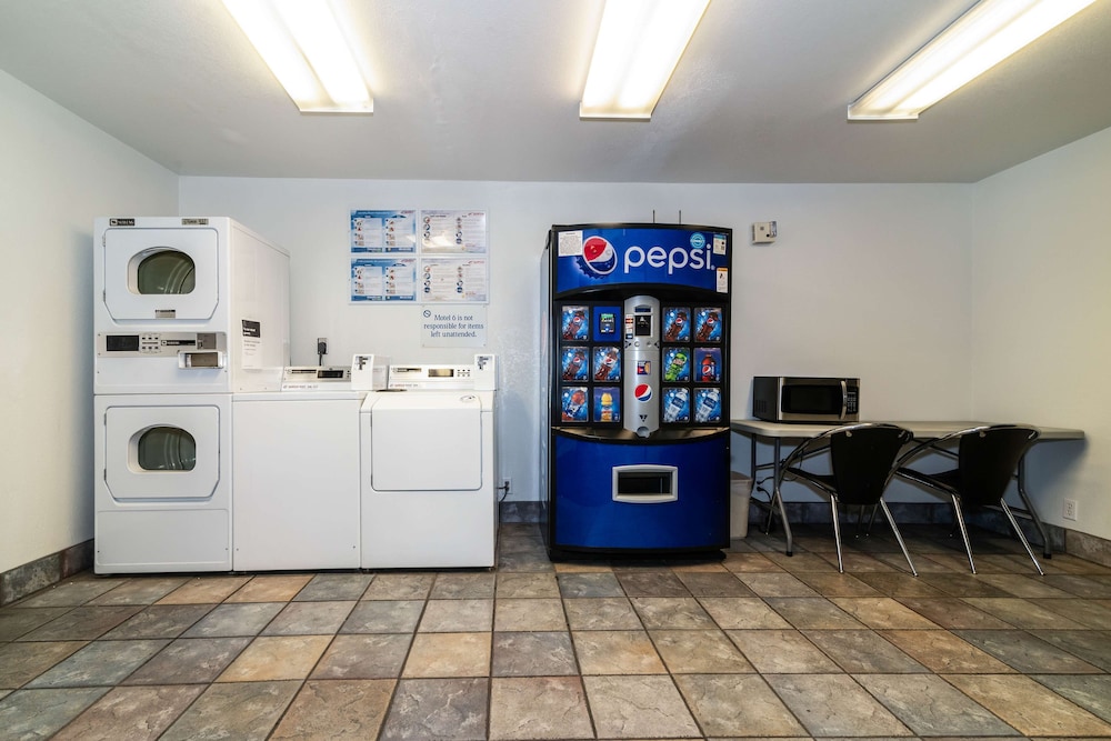 Motel6 Palm Springs, CA - East - Palm Canyon 30/50