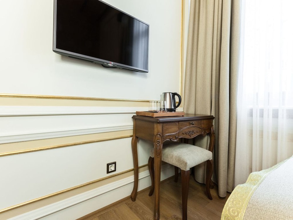 Pera Parma Hotel 52/57