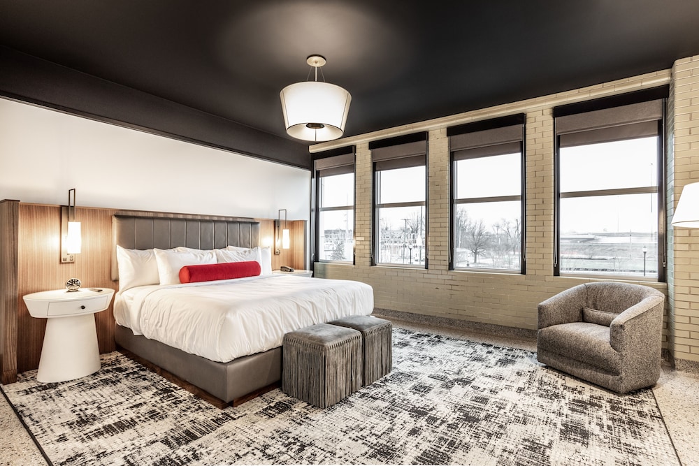 Bottleworks Hotel 24/70