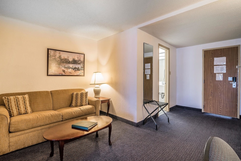 Quality Inn & Suites Albany Airport 23/36