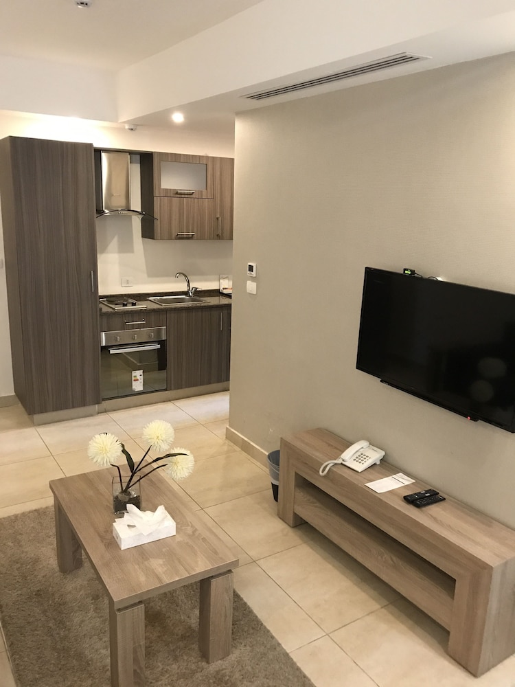 ALMOND HOTEL APARTMENTS 29/53