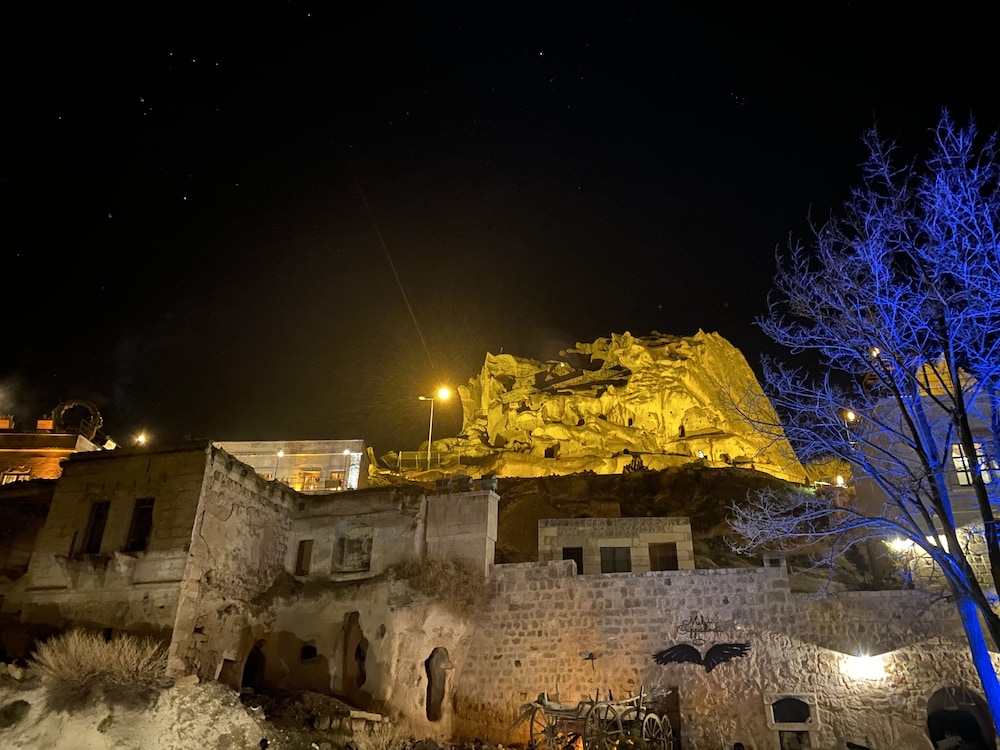 Alice in Cappadocia 2/46