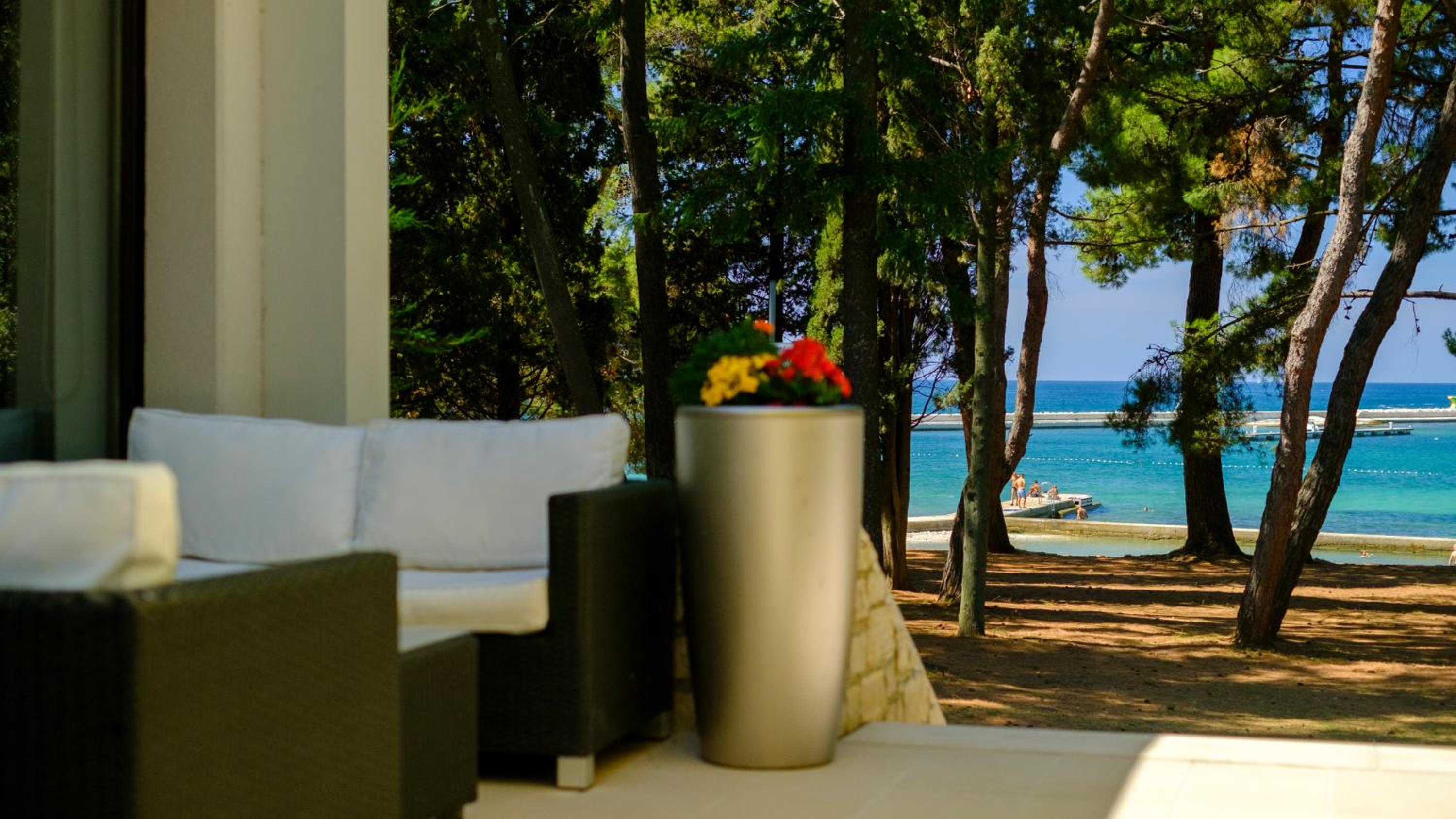 Flores Hotel 40/57
