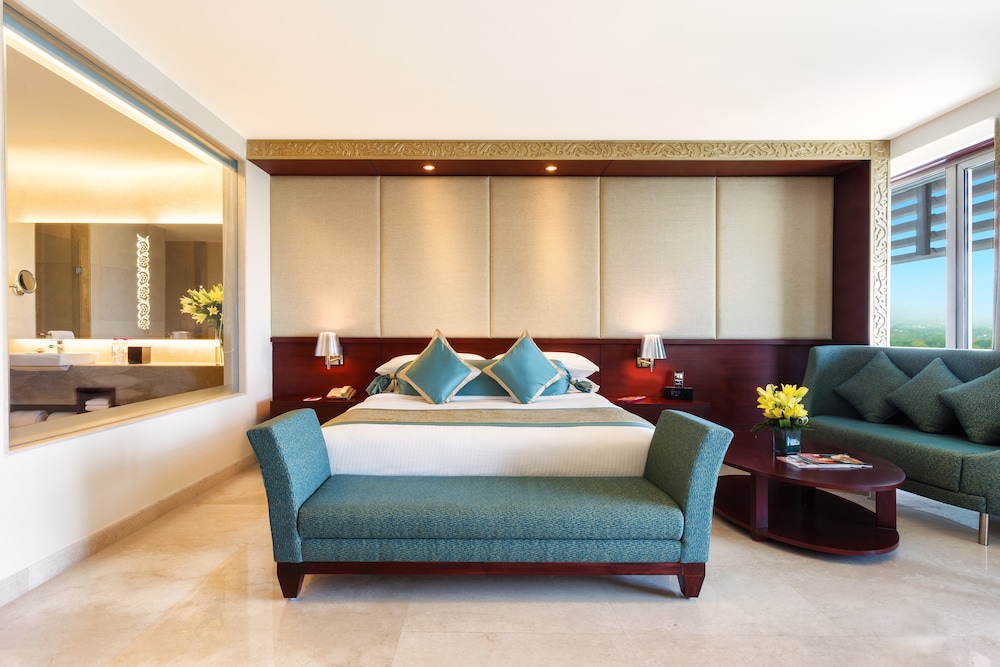 Crowne Plaza Ahmedabad City Centre 41/70