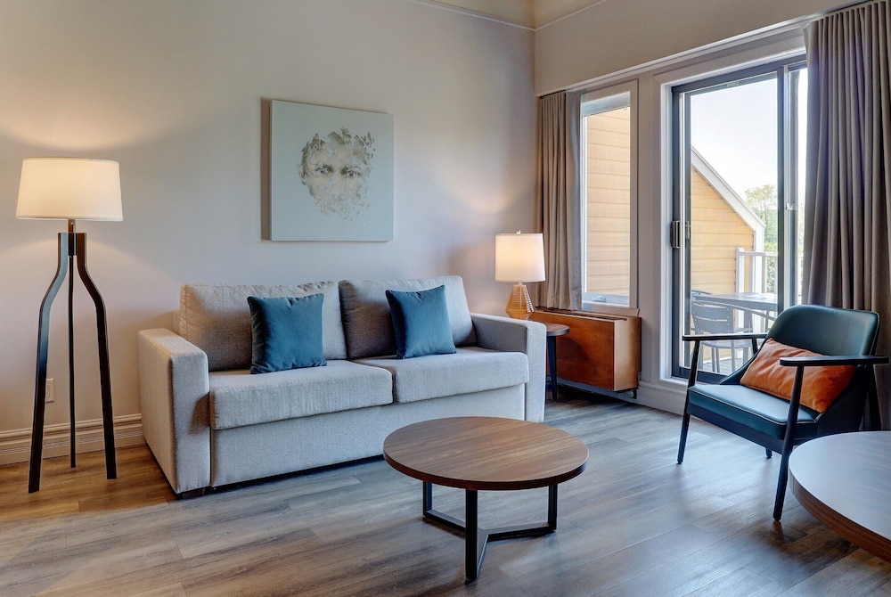ESTRIMONT SUITES & SPA 37/61