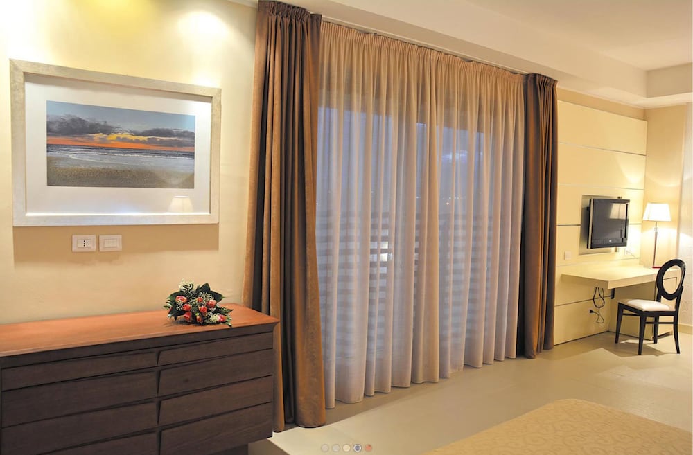SHotel 28/49
