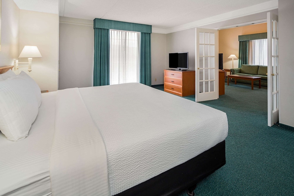 Days Inn by Wyndham San Diego Vista 20/46