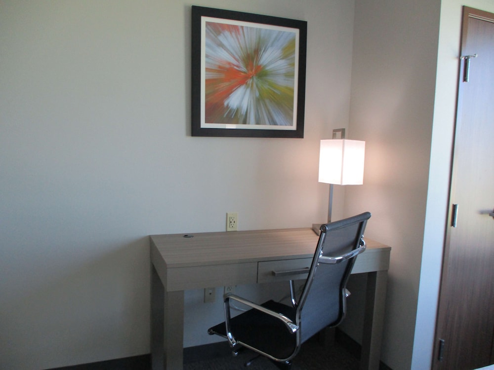 La Quinta Inn & Suites by Wyndham Jackson/Cape Girardeau 45/51