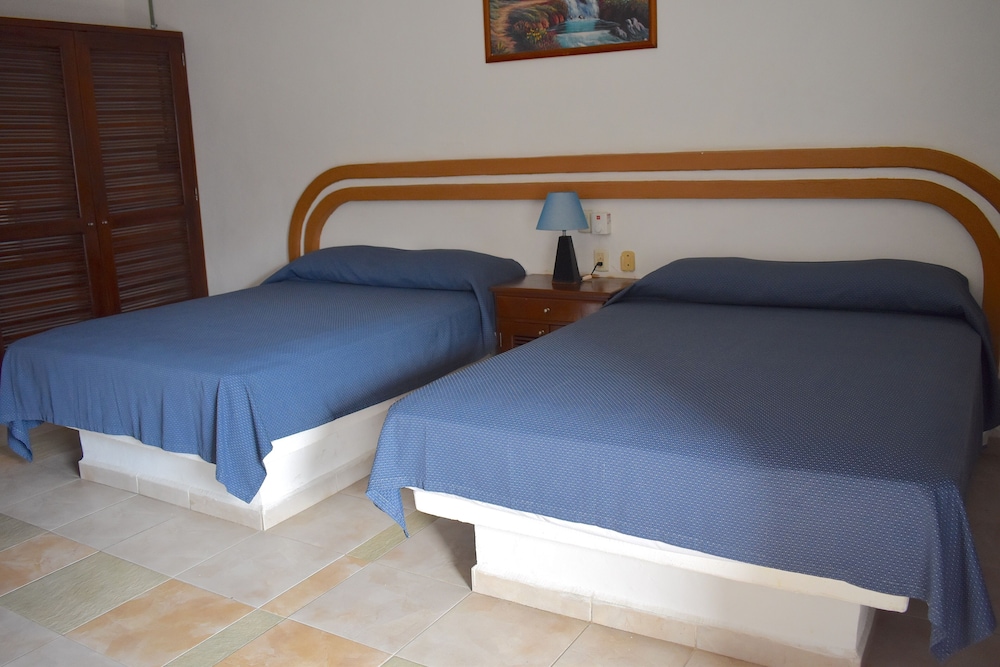 Hotel Plaza Almendros, Isla Mujeres 11/39
