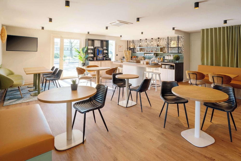 restaurant cafeteria