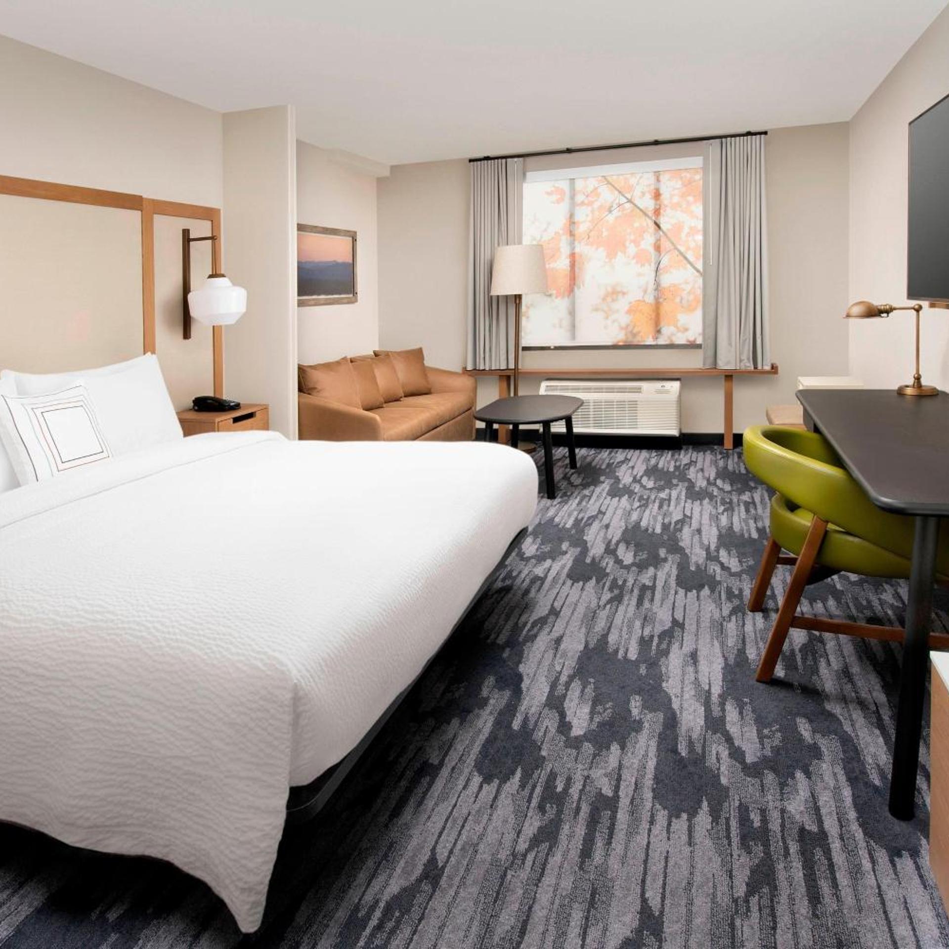 Guest Room, King Bed, Sofa, Corner