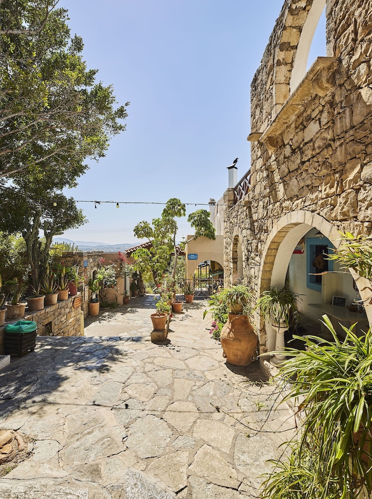 Arolithos Traditional Cretan Village 41/50